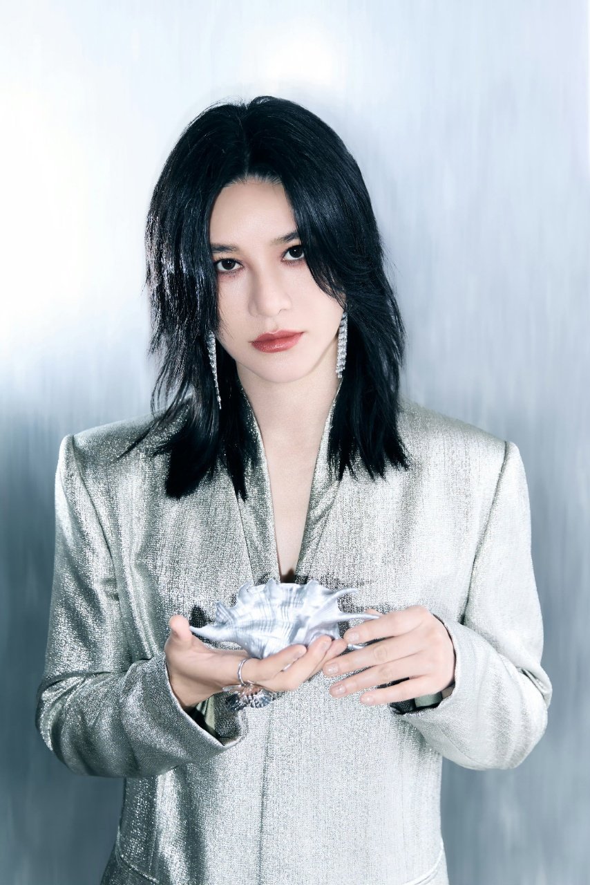 尚雯婕英文应答 现成的应试模板 尚雯婕的英文太稳了，和外国歌手的互动轻松又有分寸