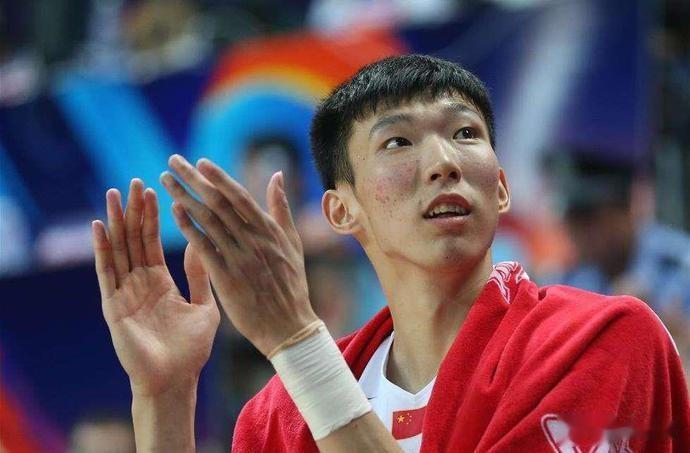 周琦，愿你早日康复！

虽然你和易建联差了三条街，但作为中国男篮的一份子，你在场