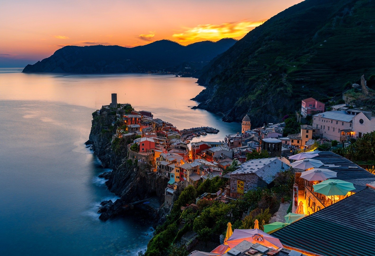 意大利五渔村中的vernazza，也是我的偏爱。这是最棒的机位，用美好与一天的时