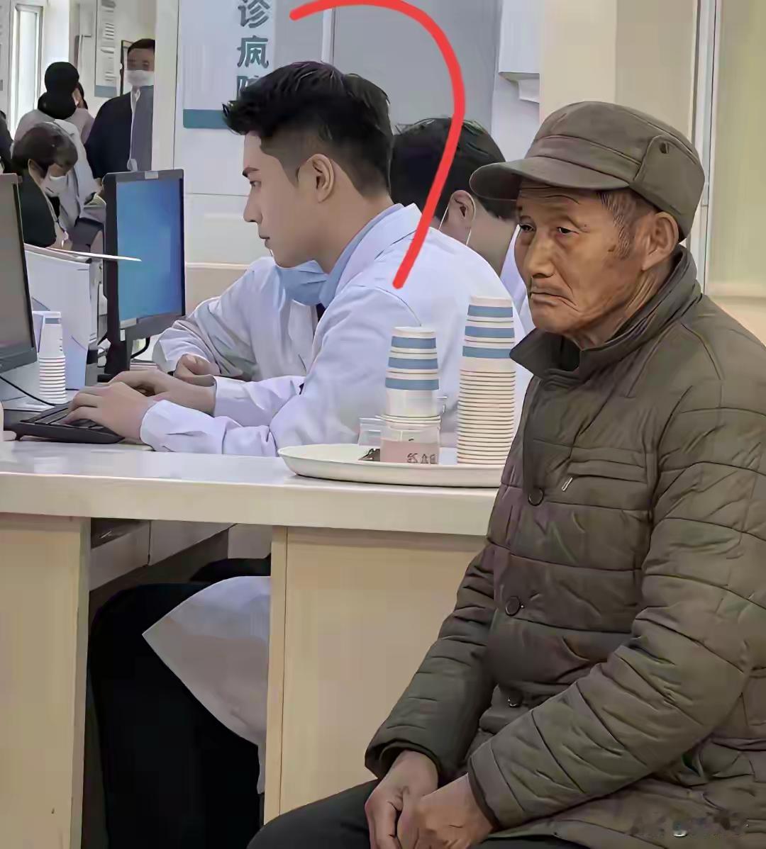 这男人也太帅了吧，终于知道什么叫制服诱惑了。