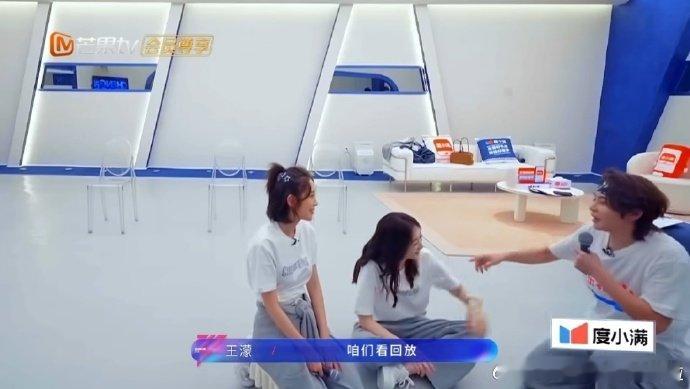 李小冉试图混过歌词乘风2026放下演员光环，直面唱跳短板，忘词也不退缩，这份勇气