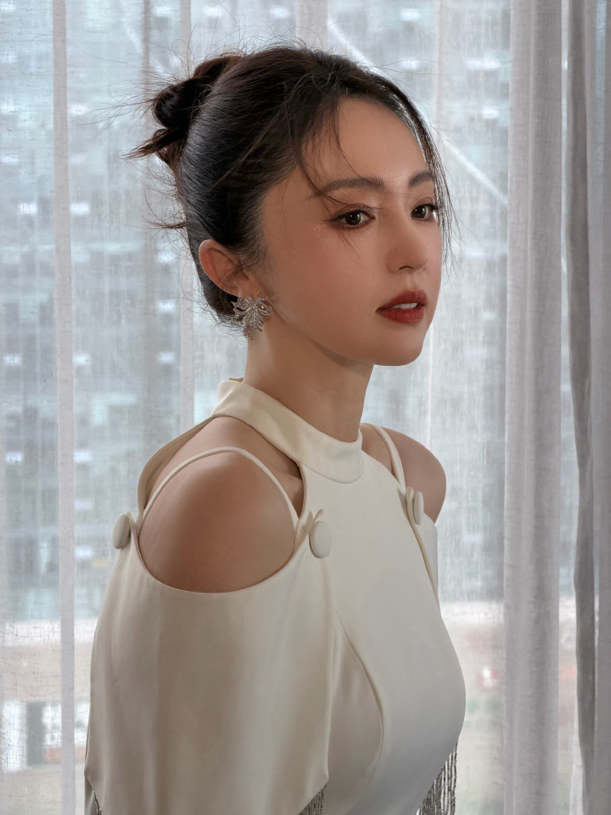 1.迪丽热巴拍摄《功夫女足》的时候特别开心，因为周星驰认为她之前太瘦了，不契合足