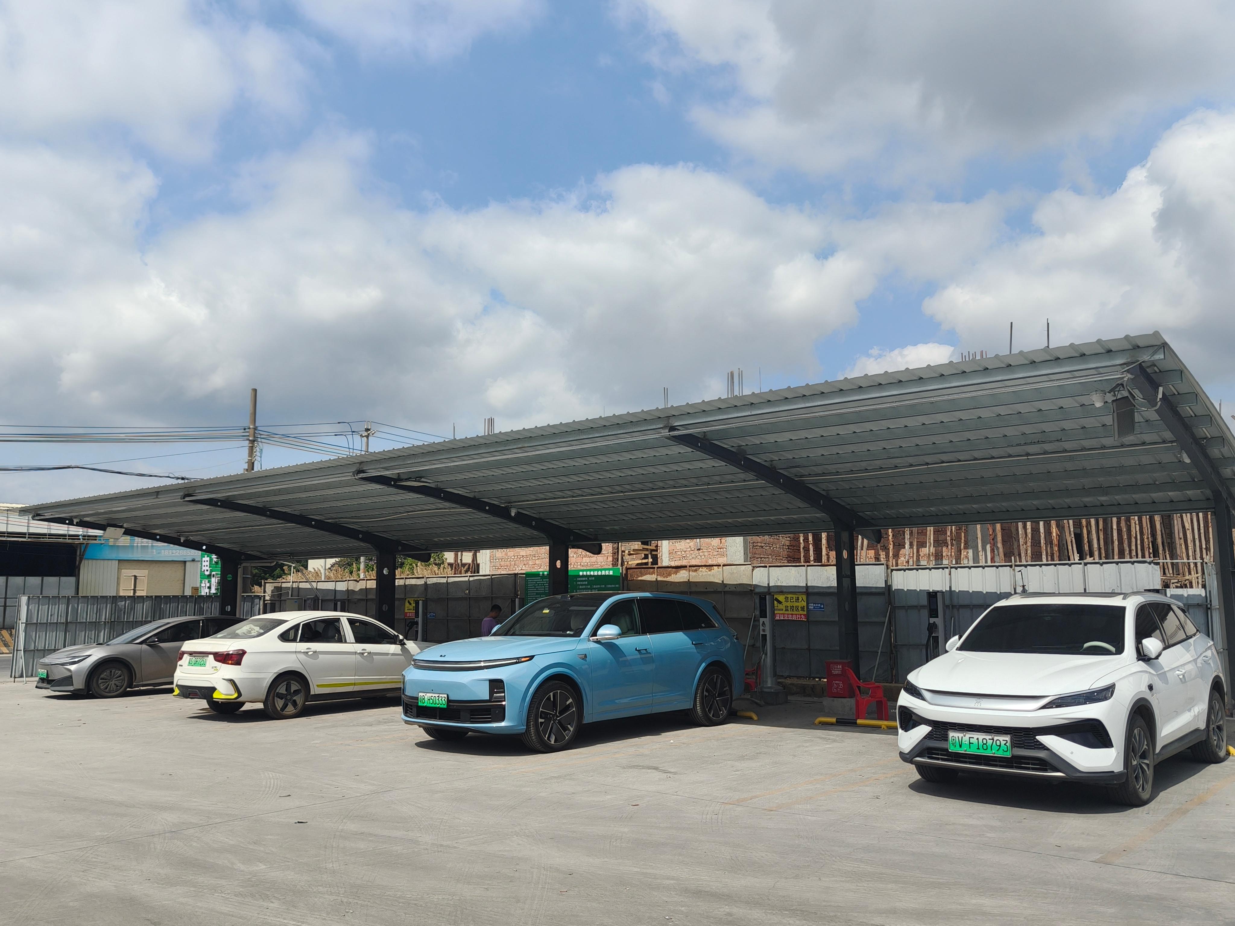 为了电车普及，配套的发展力度超乎想象，同事今天在群里说他们那边小镇，前两年都只有