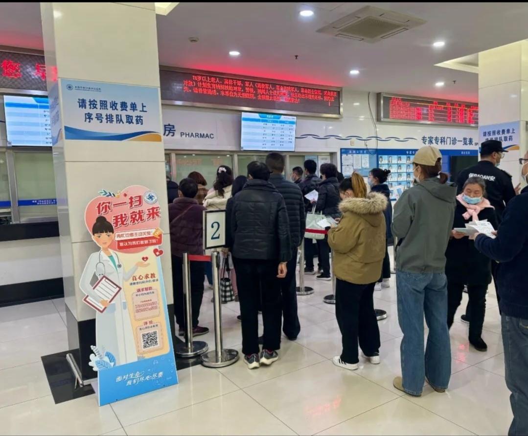 高血压患者的正确饮水方法你知道吗？
高血压患者喝水可有讲究了。每日饮水量别超20