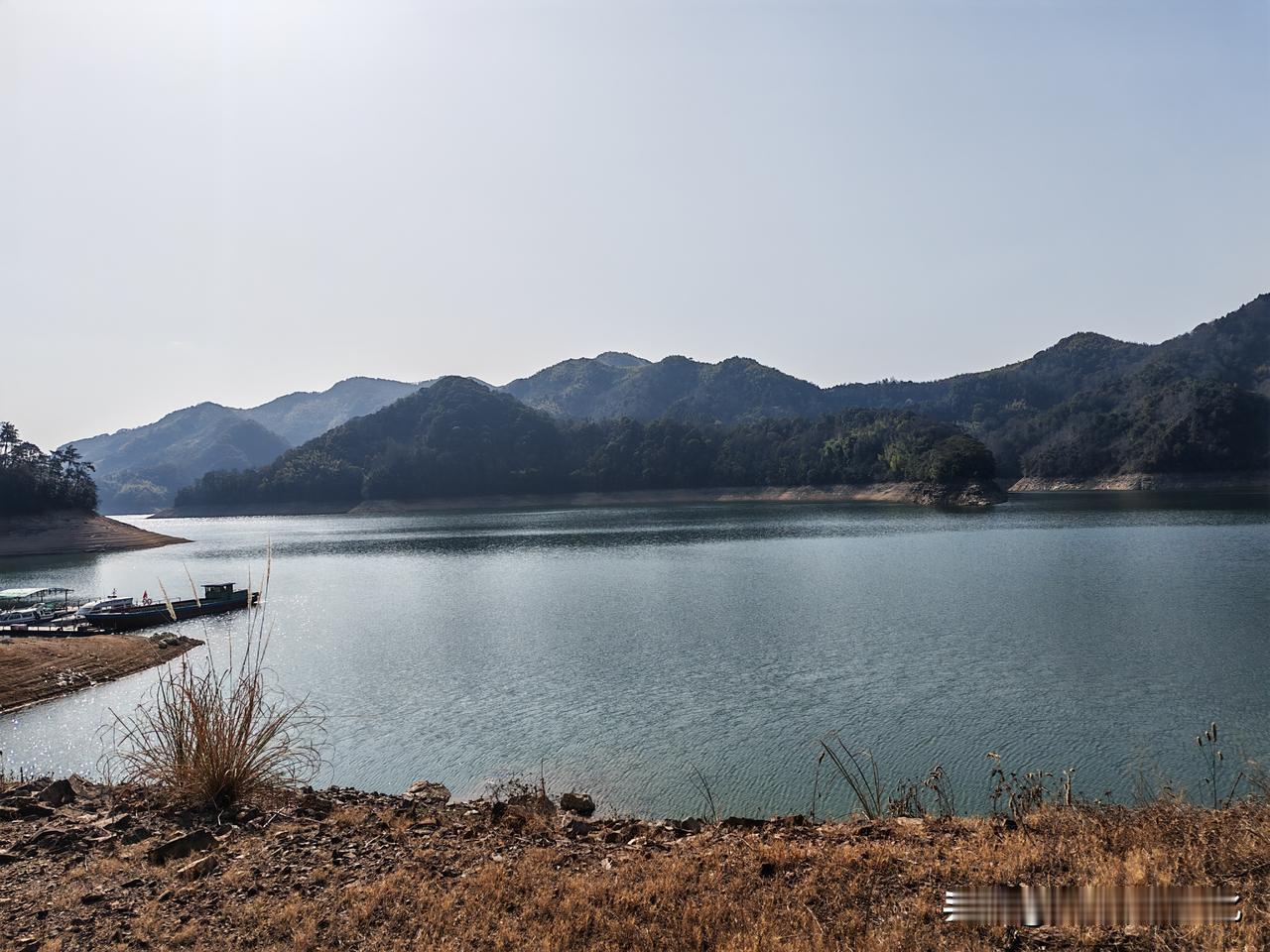 看到这水，是真的清澈，而世间的人未必如此！人生海海，山山而川，尽情享受当下就好！