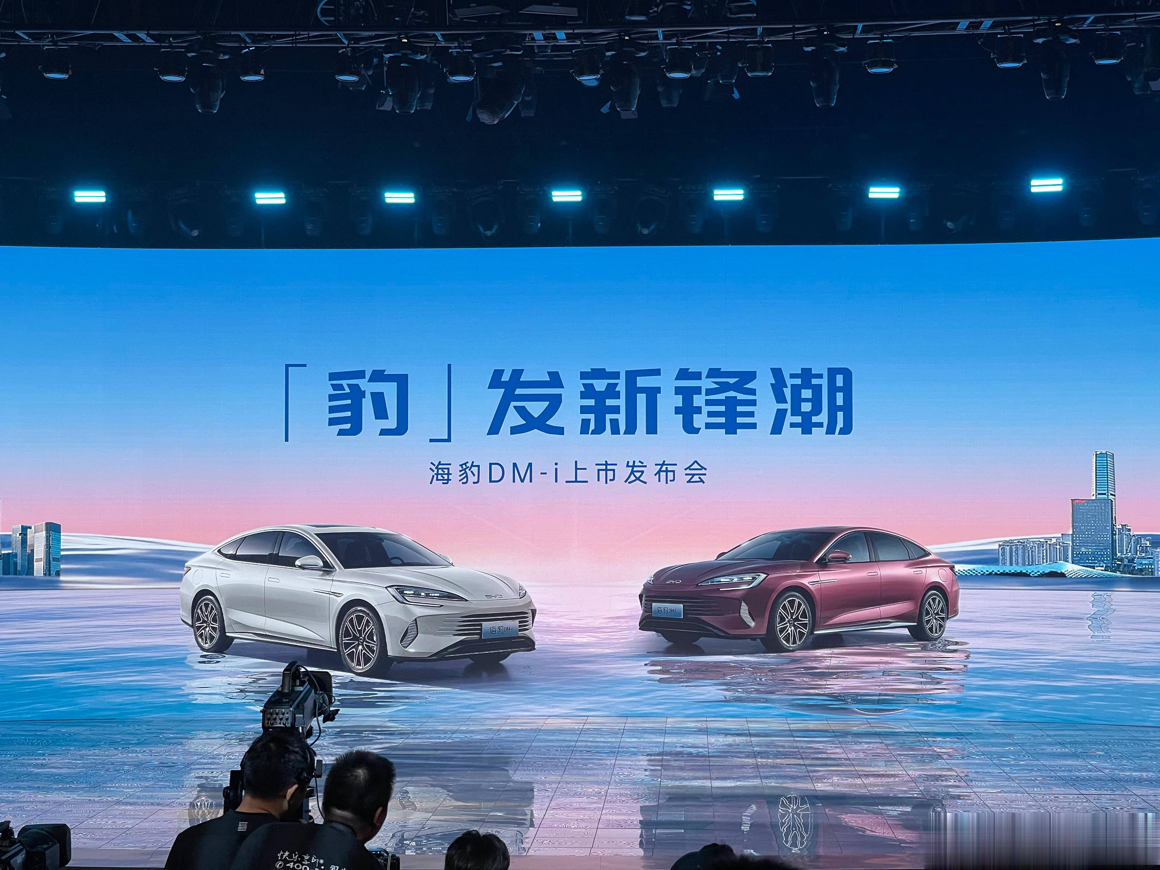 一直以为比亚迪的“海洋动物”系列只会有纯电车型，没想到，混动的海豹DM-i也来了