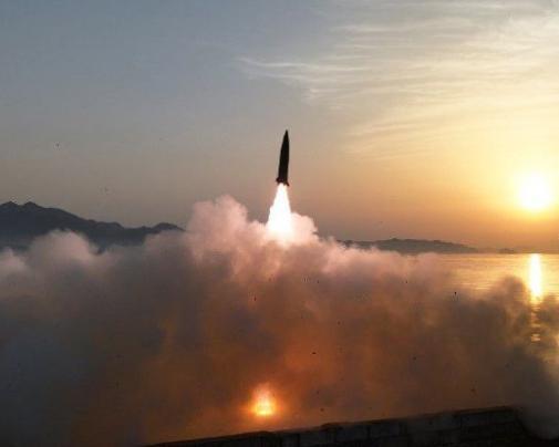 伊朗塔斯尼姆通讯社：

数小时前，美国恐怖分子在阿曼湾袭击了一艘伊朗集装箱船。该