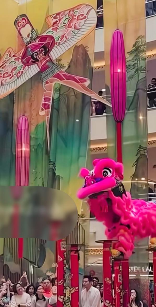 龙舞闹新春，福气满人间。