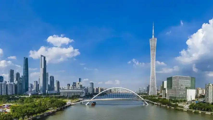广东终于破茧成蝶，第一经济强省的地位稳了。
2026年前三季度，广东GDP达11