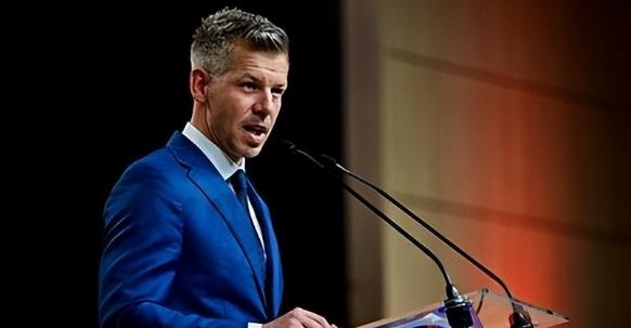 刚赢下匈牙利总理选举的马扎尔，一上台就放了个“大招”，新闻发布会上，他直接把话说