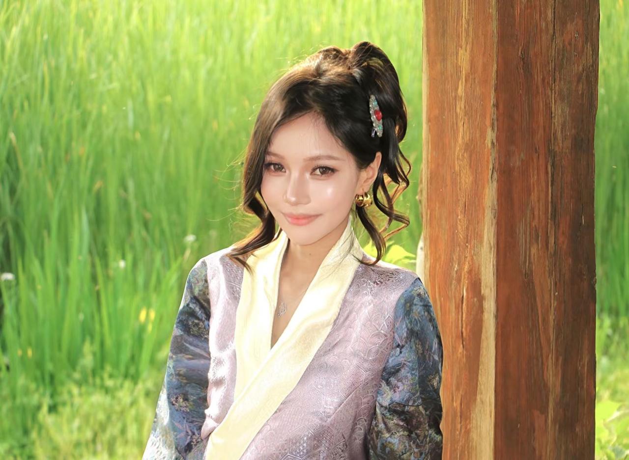 假笑女孩已上线