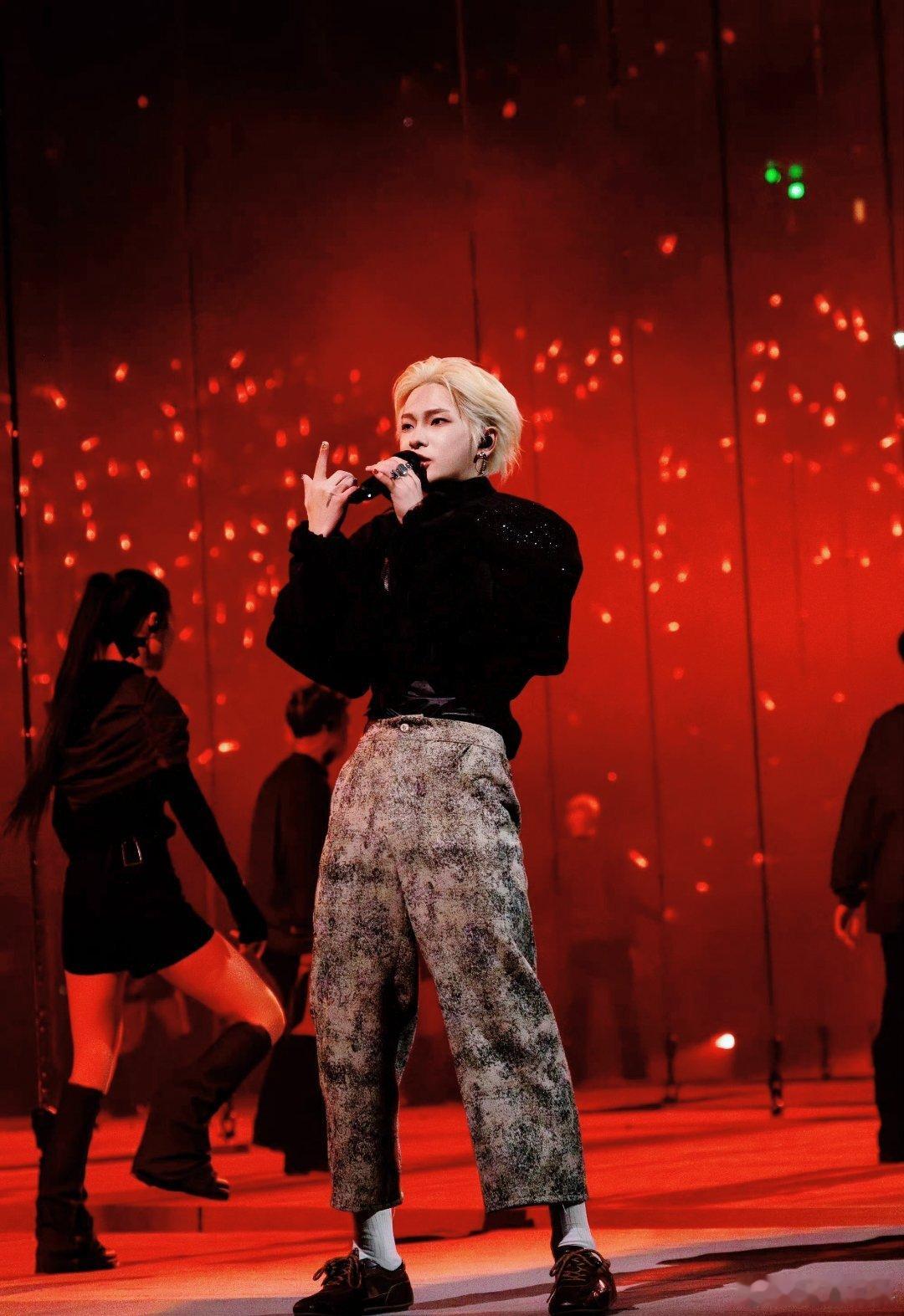 真诚才是周震南的必杀技 终于懂粉丝的长久偏爱，演唱会手写信满是真心，凌晨四点仍发