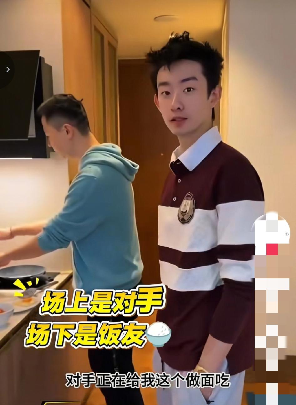 太有爱了！刚刚看到，在斯诺克大师赛四强争夺肖国栋对阵吴宜泽赛前，二人共处一室，肖