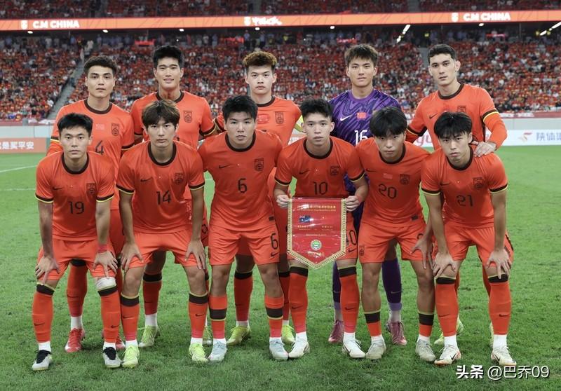 黄健翔直言中国足球勿自甘堕落反对功利踢法，此番言论引球迷激烈争议

3月24日知