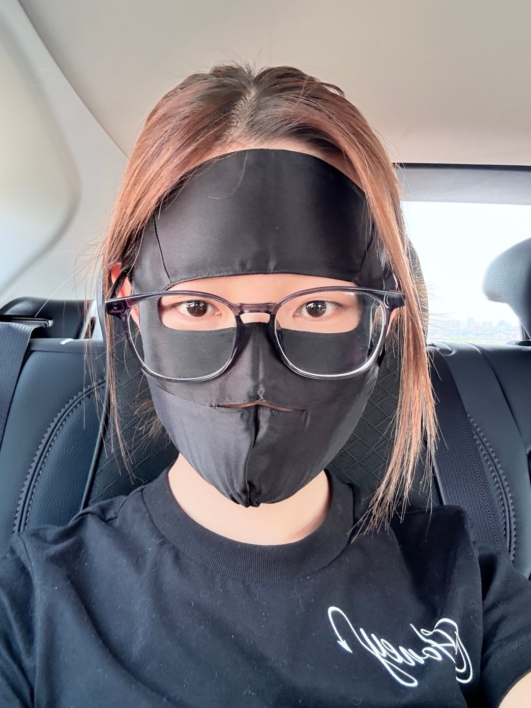 买到了一个超级满意适合我的面罩除了下巴那刚发现有点不完美整体都很平整下巴磕也能包