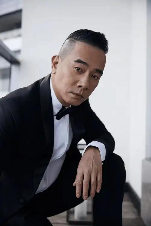 演唱会结束后用箱子推着走，不但夸张，也对粉丝不尊重。据重庆电视台大城小事9月14