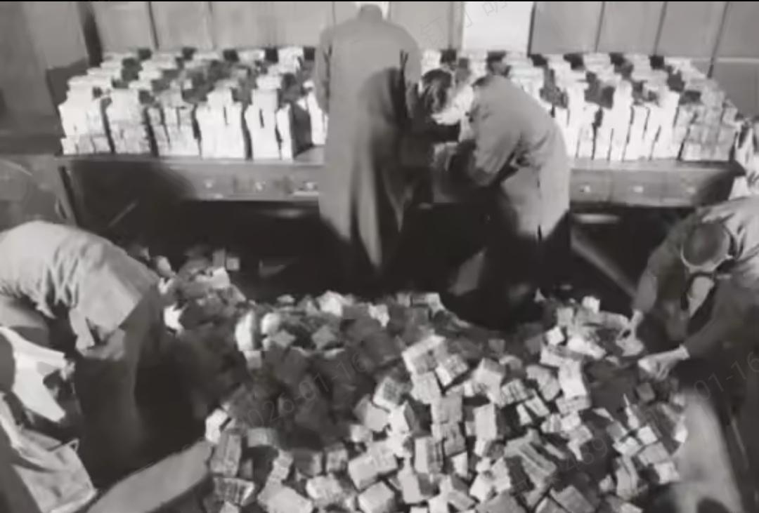 1949年，约400万两黄金悄然横渡台湾海峡。若以今日金价估算，其价值已逼近千亿
