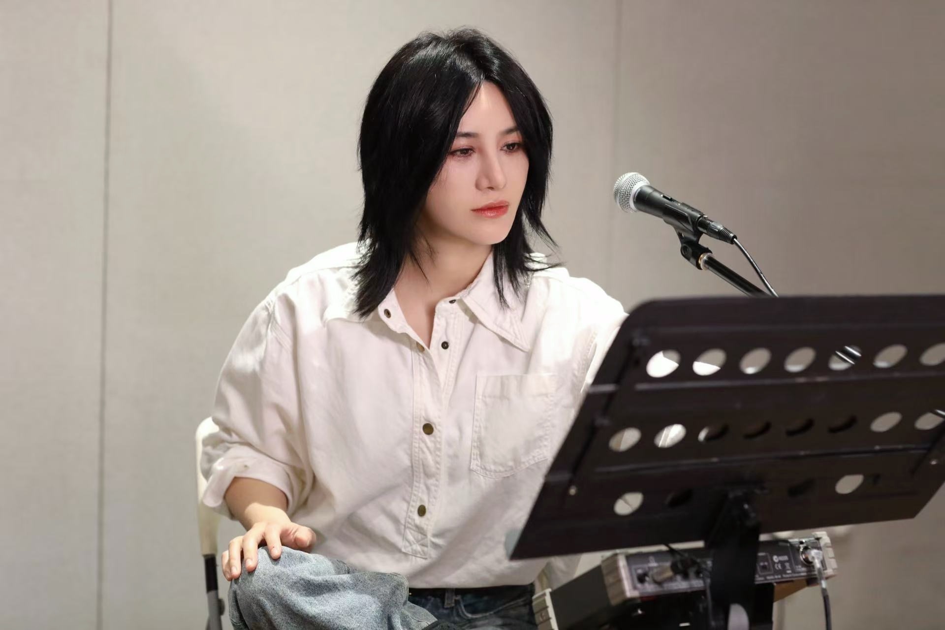 尚雯婕狼尾造型 音乐节彩排花絮里的狼尾造型很吸睛，利落又有辨识度。已经开始期待现