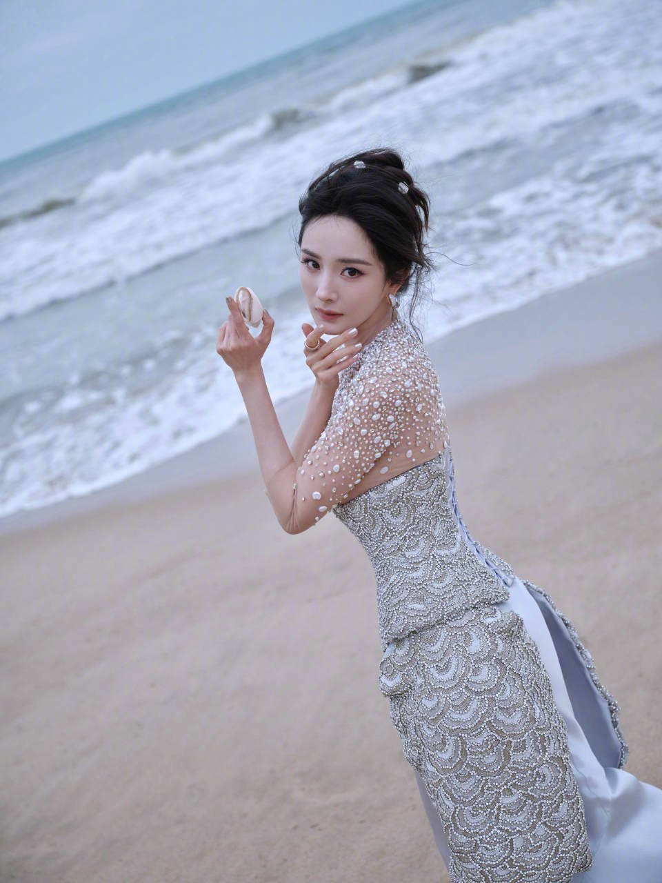 杨幂杨幂[超话]杨幂贝壳鱼尾礼服 ​​​