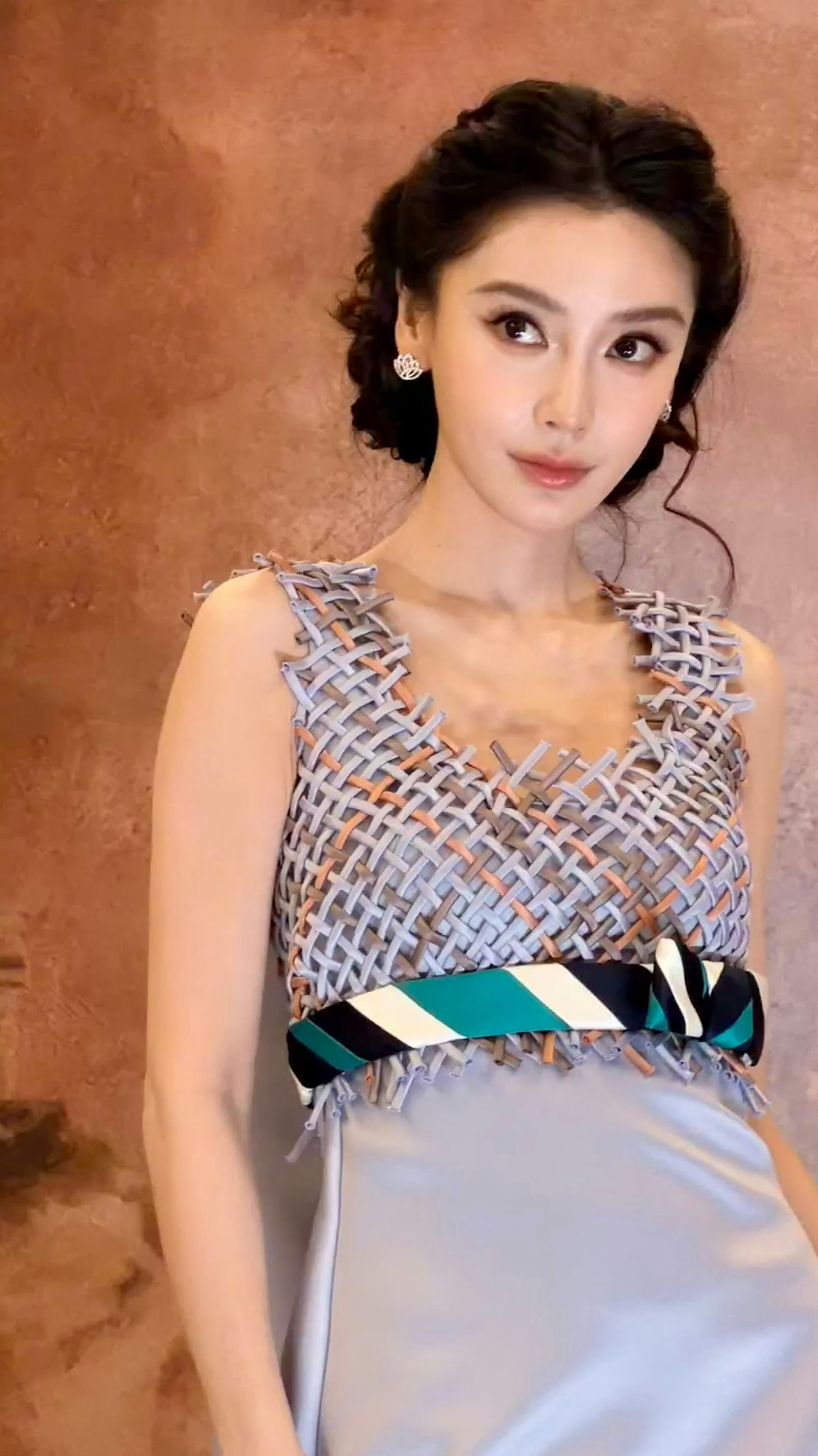 Angelababy两天拿下七套高定高定女王美得我直流口水🤤[憧憬]angel