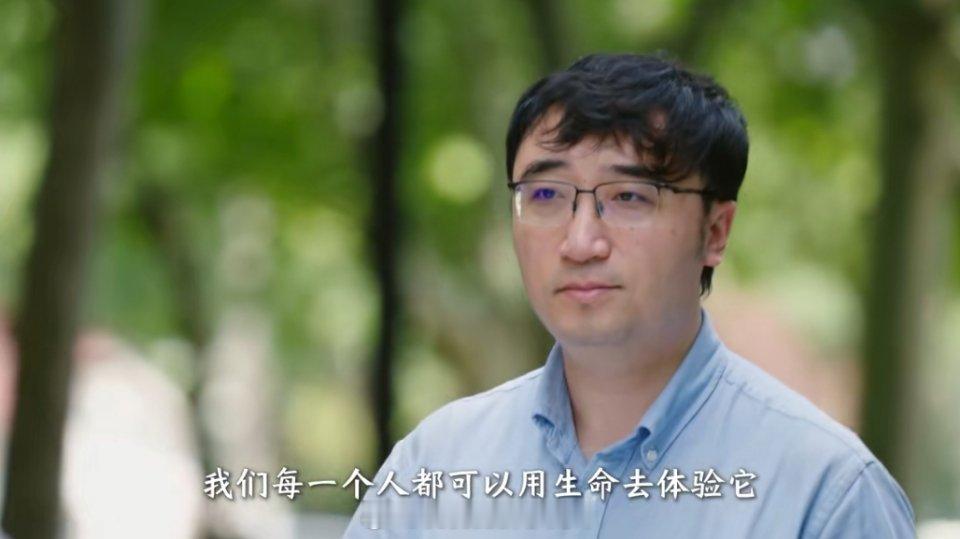 高考完的迷茫太正常了，谁十八九岁就能把一辈子看透啊。我们总怕落后，怕走弯路，可人