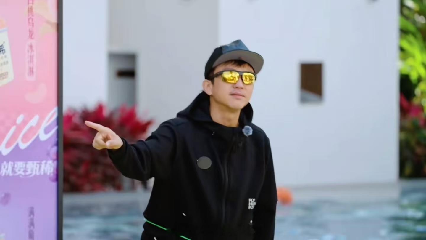 陶昕然姐夫不能套陶昕然叫邓超姐夫哈哈哈哈哈 陶昕然和邓超的互怼确实好笑，“姐夫”