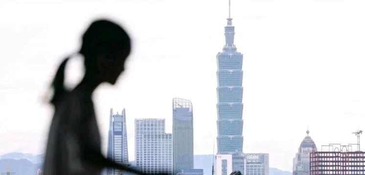 大陆上周连续两天出动共百余架次军机舰进入台湾周边海域，却未高调宣传。台湾军事学者
