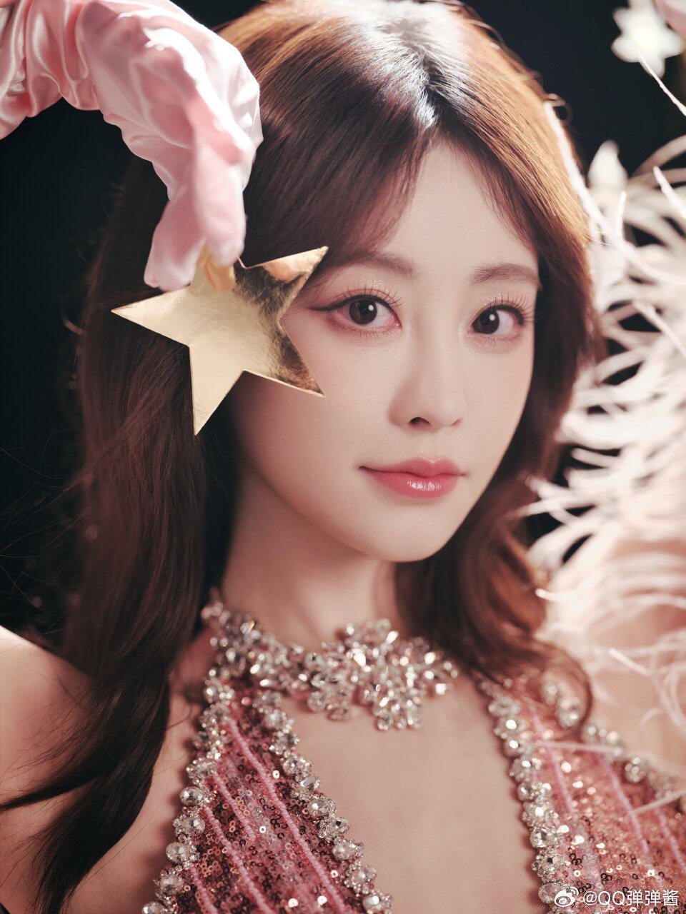 祝绪丹 粉钻人鱼姬今夜红毯上祝绪丹的造型真是惊艳全场今夜的美神非祝绪丹人鱼姬莫属