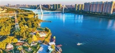 辽宁沈阳：浑河游船 美丽秋景快来赏