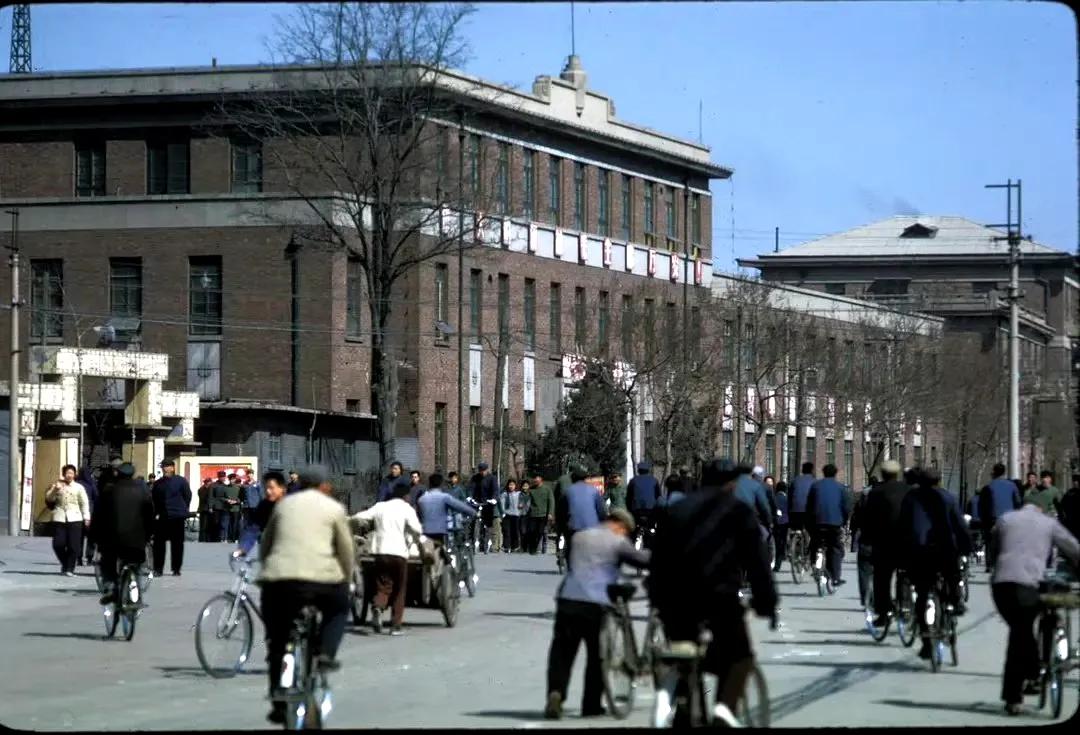 1972年4月，唐山邮电局报话楼。
摄影:威廉·约瑟夫