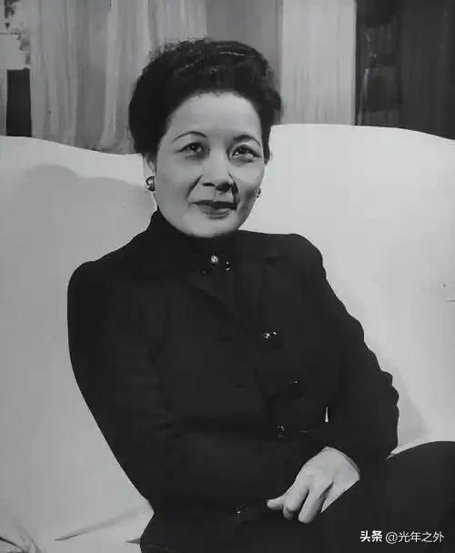 蒋介石死后48年，宋美龄8字批注，字字扎心！

2003年，106岁的宋美龄在纽