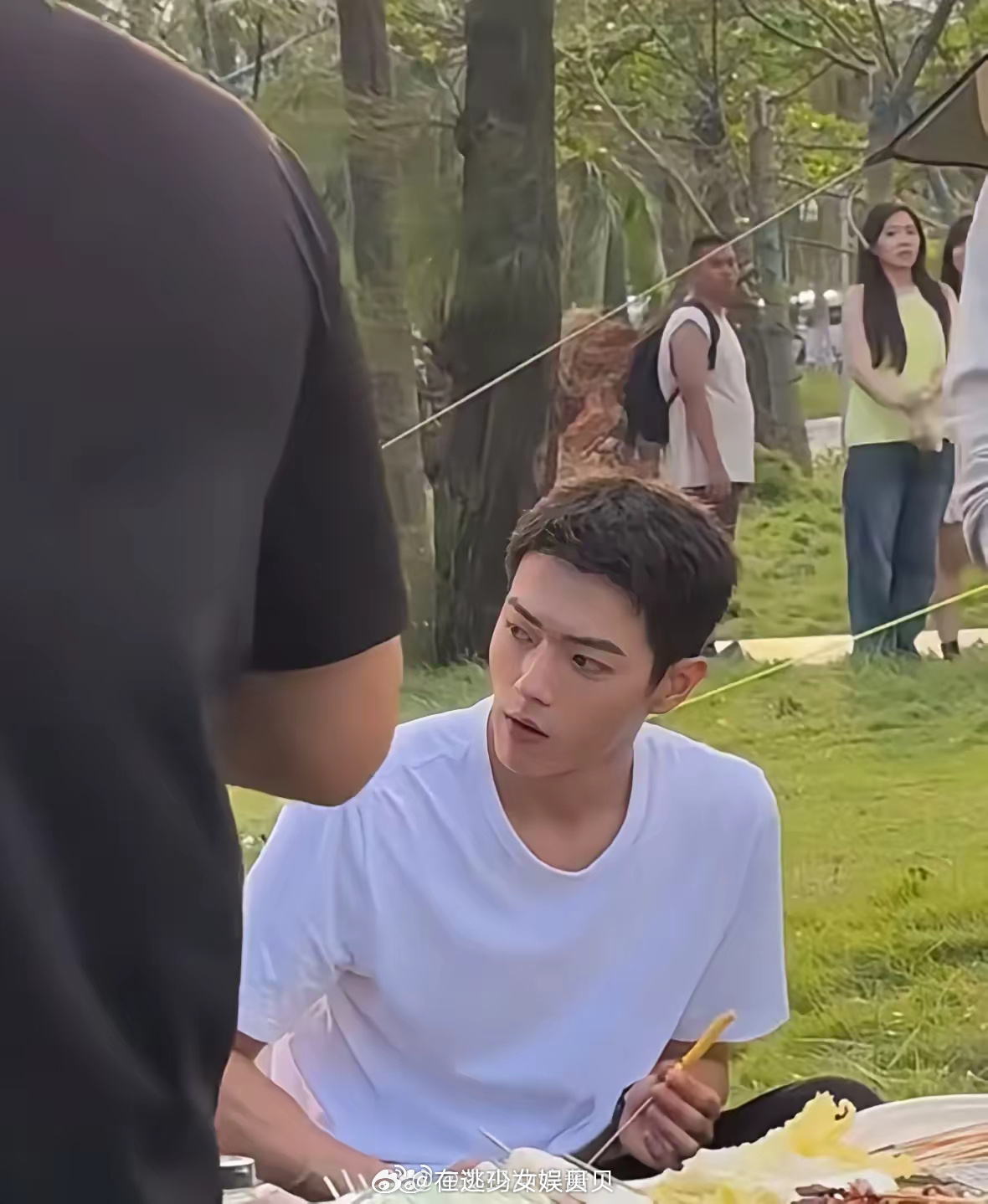 我拿出这张图，估计粉丝也认不出这到底是肖战？还是许凯？ 