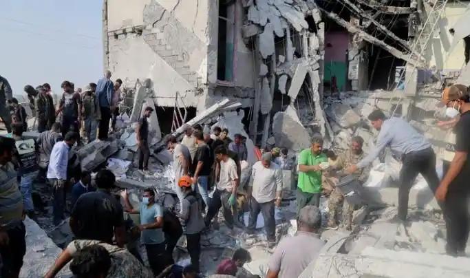 美国民主党参议院领袖查克·舒默发文说：“今天早上，公开报道称，美军空袭伊朗很可能