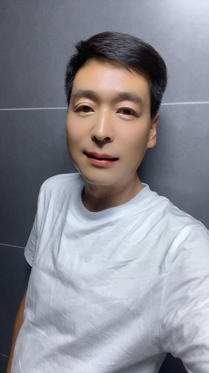“挣钱苦吗，不挣钱才苦，花别人的钱更苦，哭着求别人的时候更苦。”