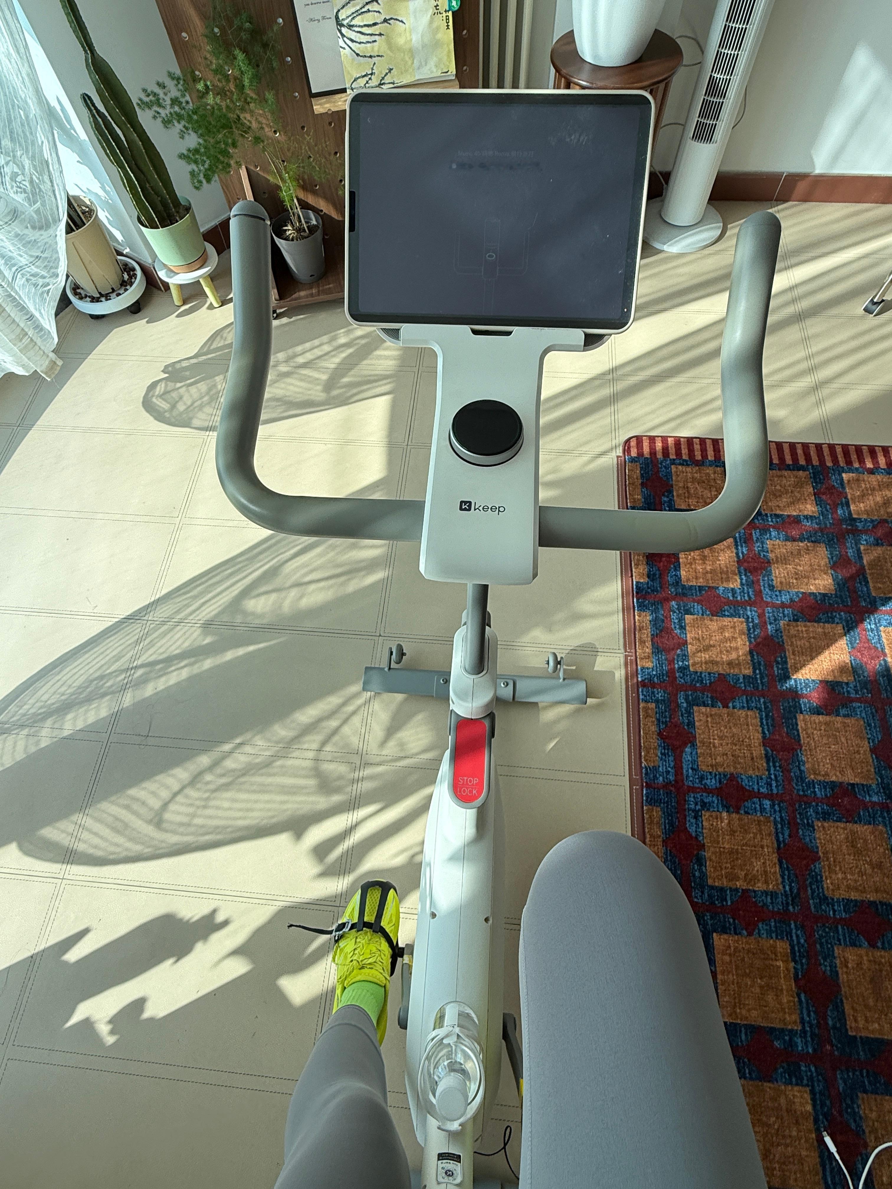 早上好[太阳]恢复运动打卡！🏋️早上起来蹬会儿单车早安运动打卡 ​​​