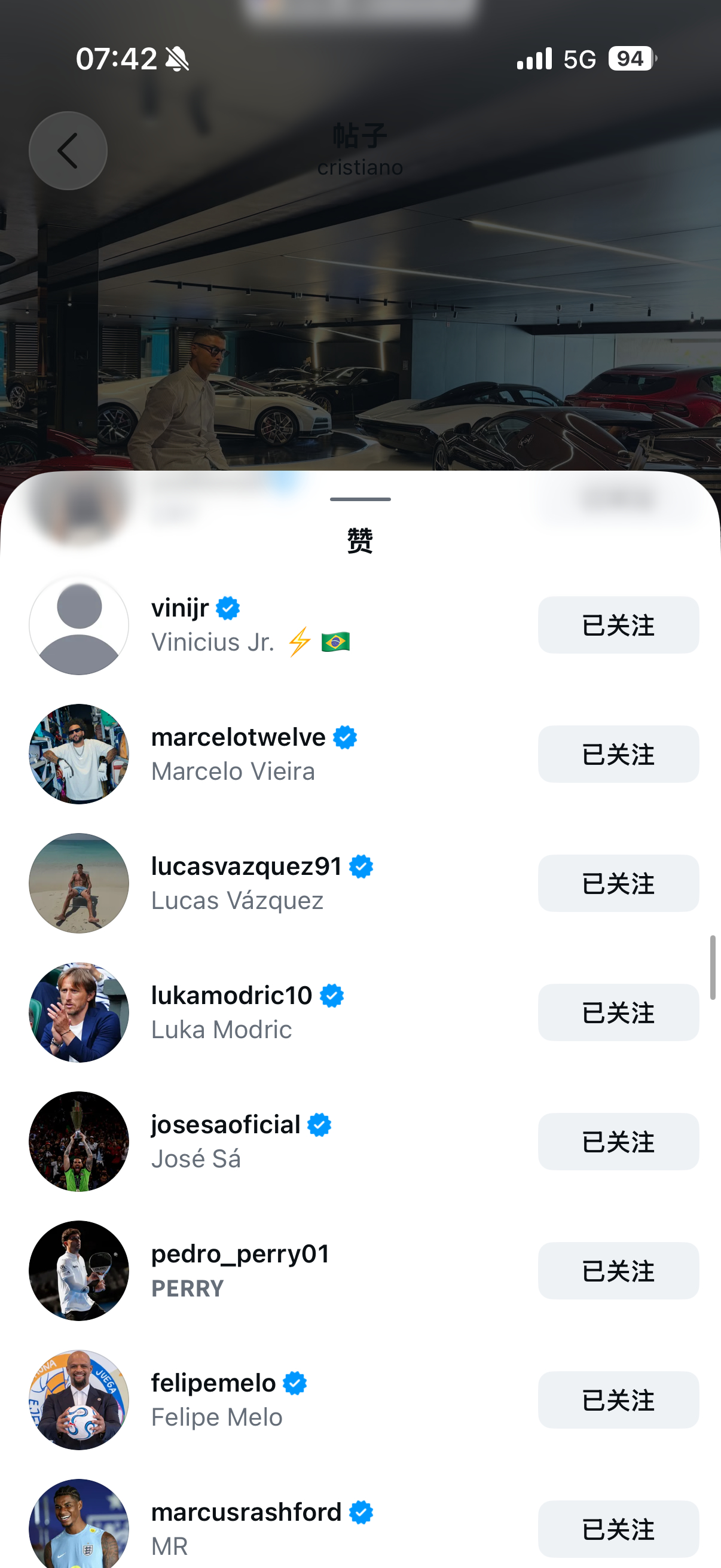 看到vini忙活自己转会这么乱的情况下还不忘给老姐豪车ig点赞就很想笑 