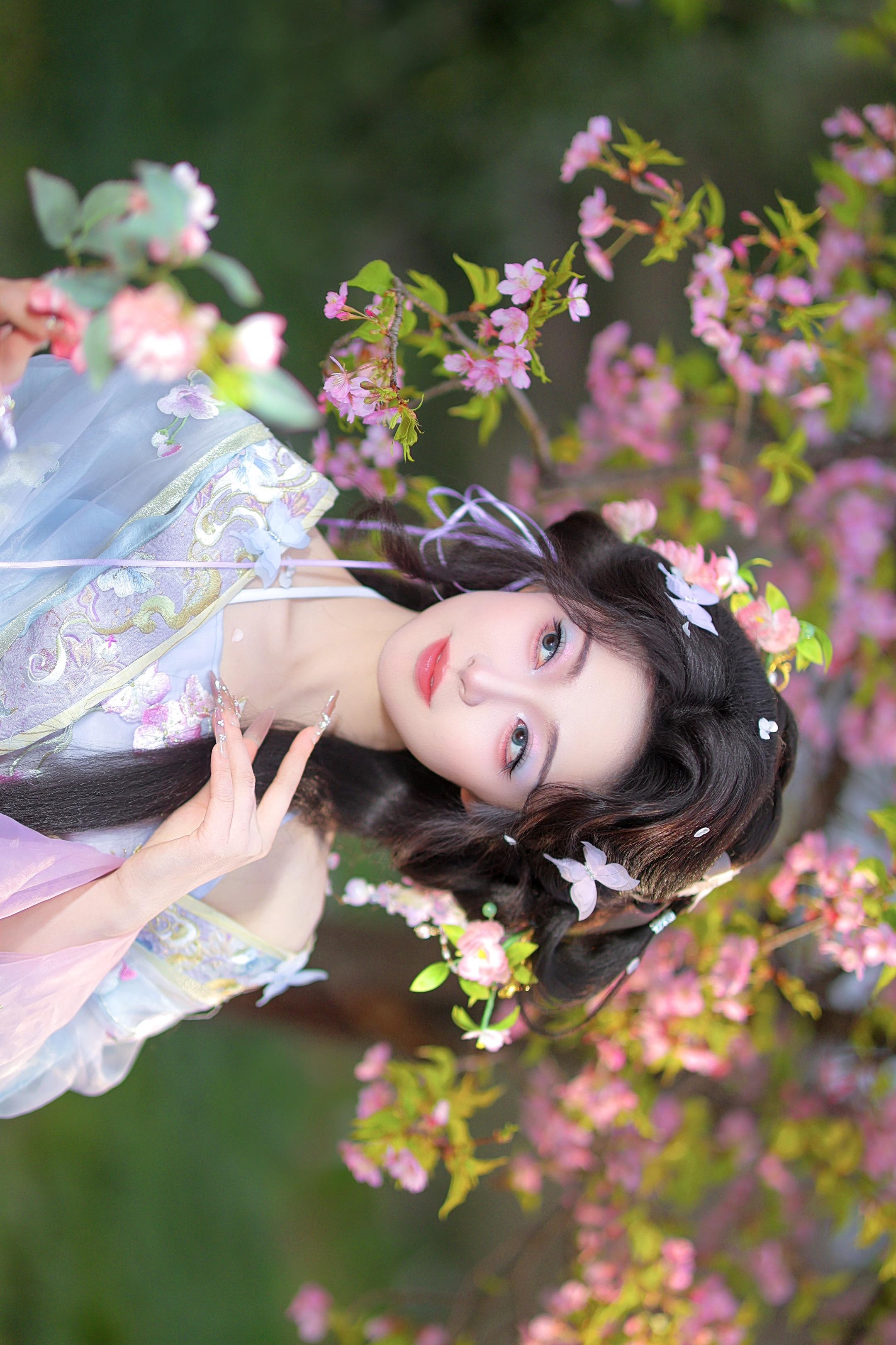 无樱花，不春天🌸🌸🌸。拍到了早春的粉色樱花～ 太喜欢春天的杭州了...
