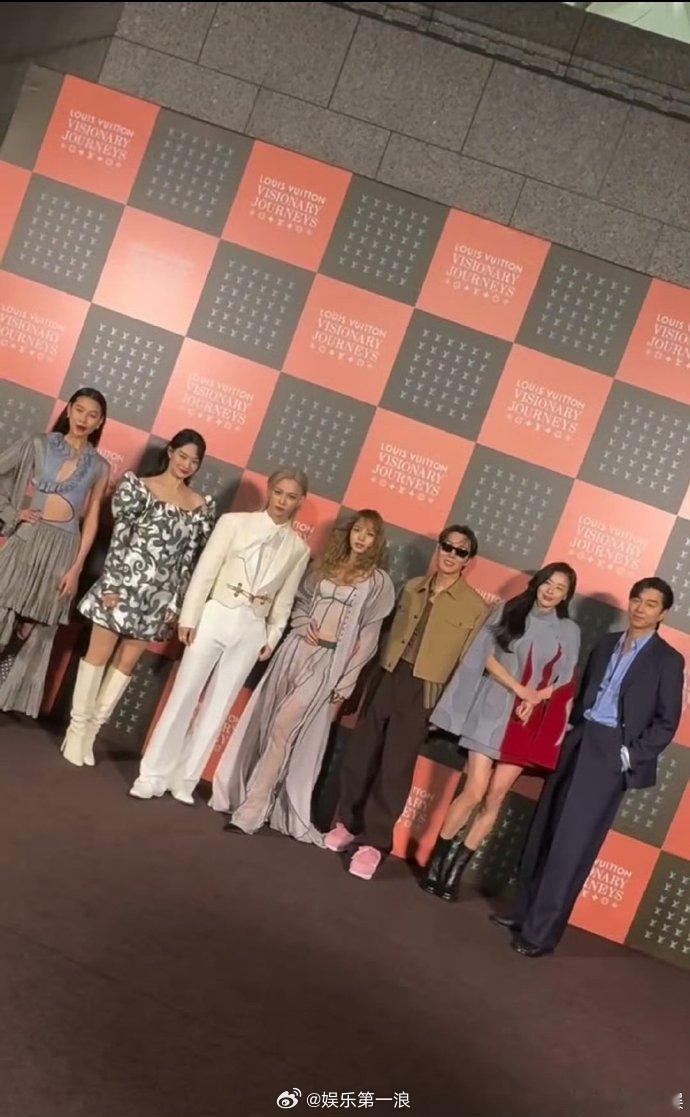 Lisa C位全智贤孔刘申敏儿lisa郑号锡李龙馥同框 哇，全智贤、孔刘、申敏儿