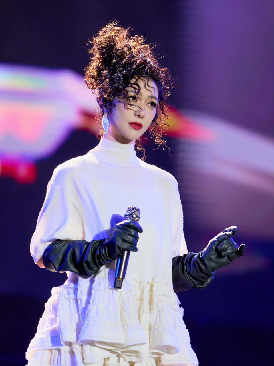 薛凯琪魅惑扫射被薛凯琪美晕了！一直知道她又甜又灵，没想到魅惑风也这么绝，眼神和气