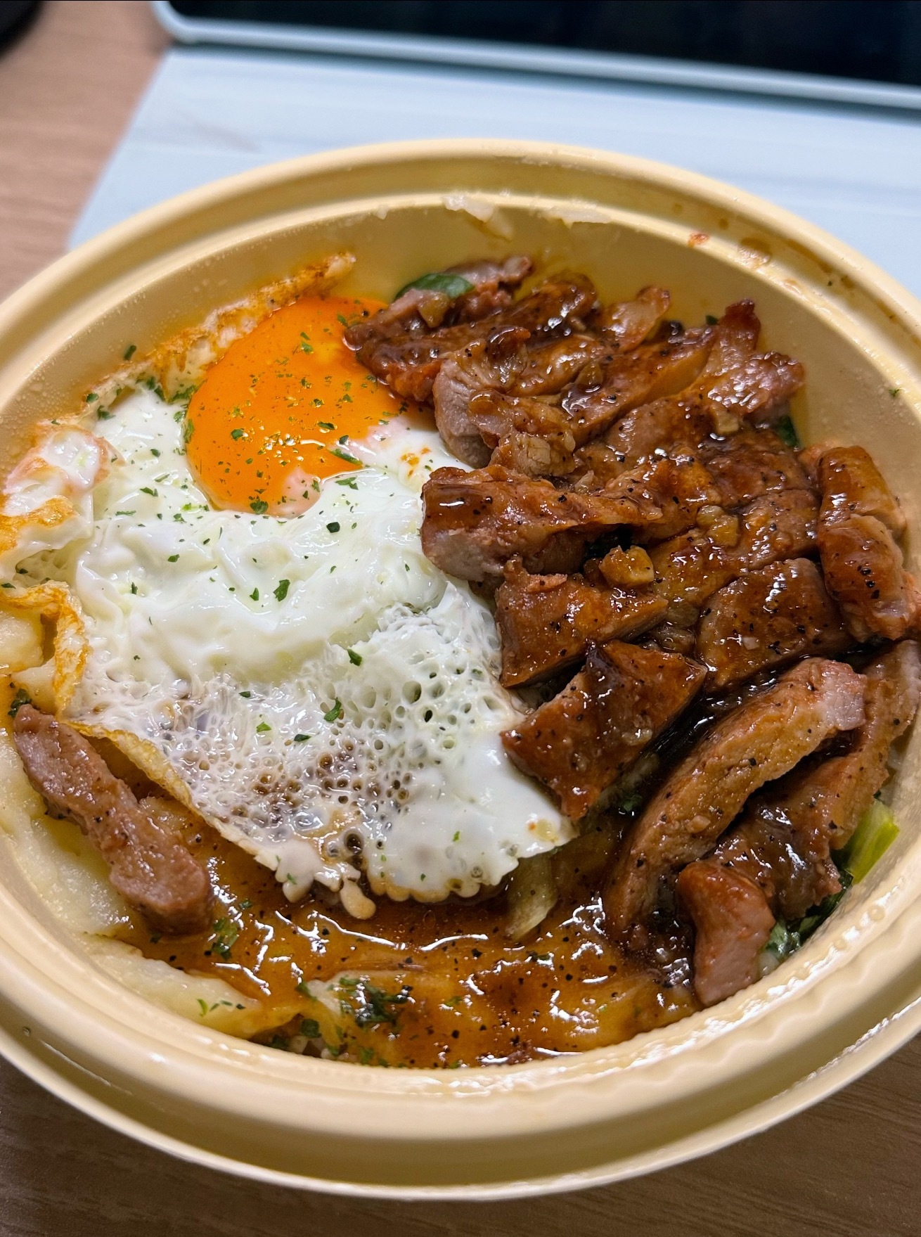 推荐黑椒猪排土豆泥拌饭，真是非常好吃[馋嘴] ​​​