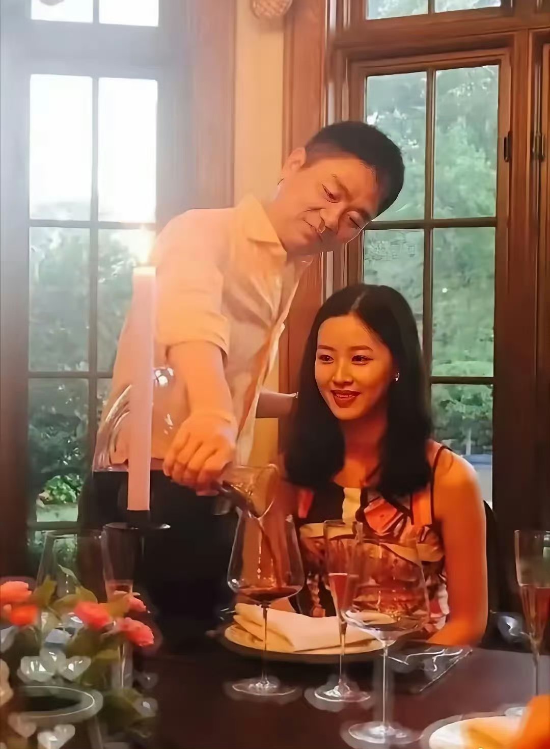 刘强东和章泽天最近又晒了一张合照很恩爱呢 ​ ​​​