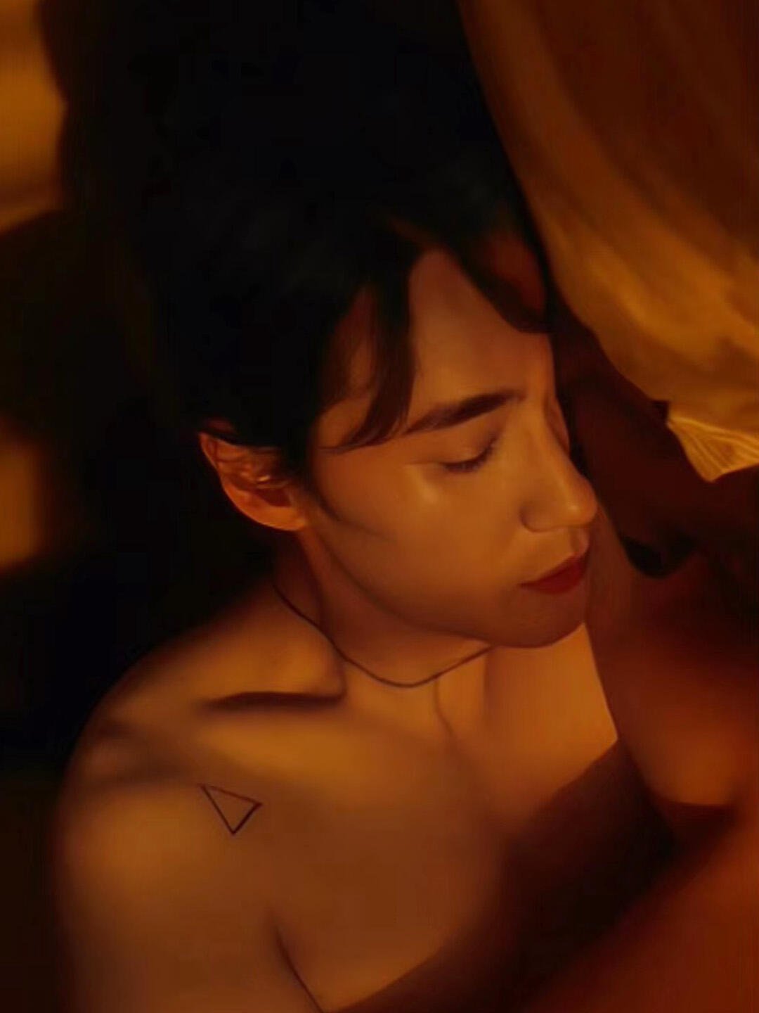 #朱一龙七夕限定男友#  #朱一龙终于谈到了甜甜的恋爱# 呕吼！这回朱一龙在电影