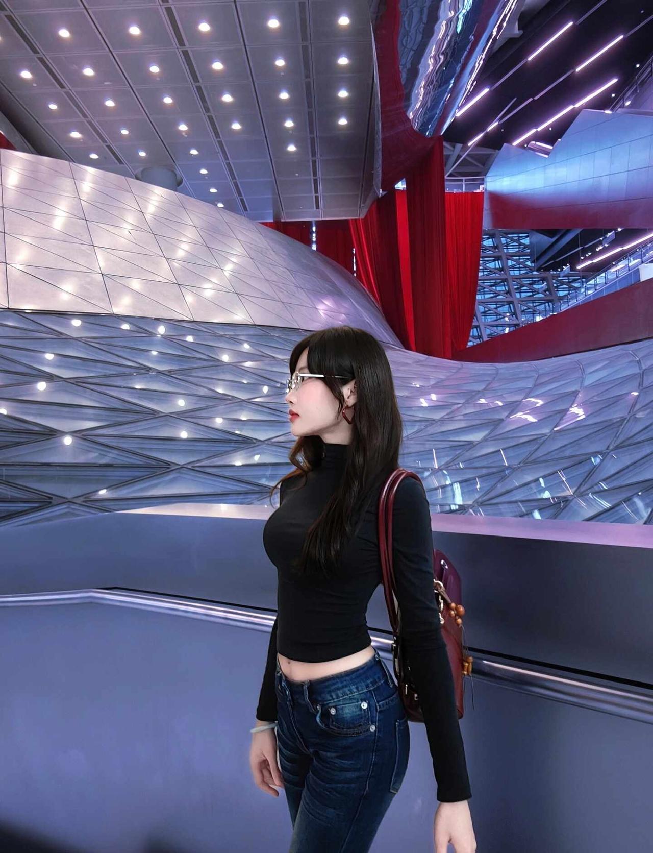 广州地陪
广州本地人广州旅游向导
纯绿🟢🟢拒绝肢体接触，纯绿色地陪
细心体贴