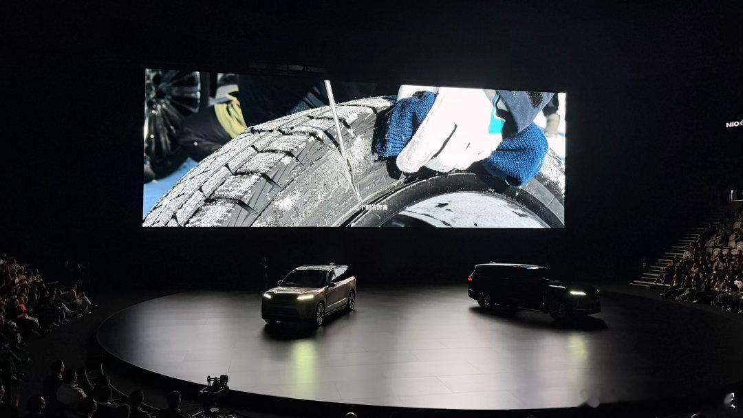 纯雪地！前后同侧轮胎！直接扎破而不是泄气！最高153公里/小时！线控转向和天行底