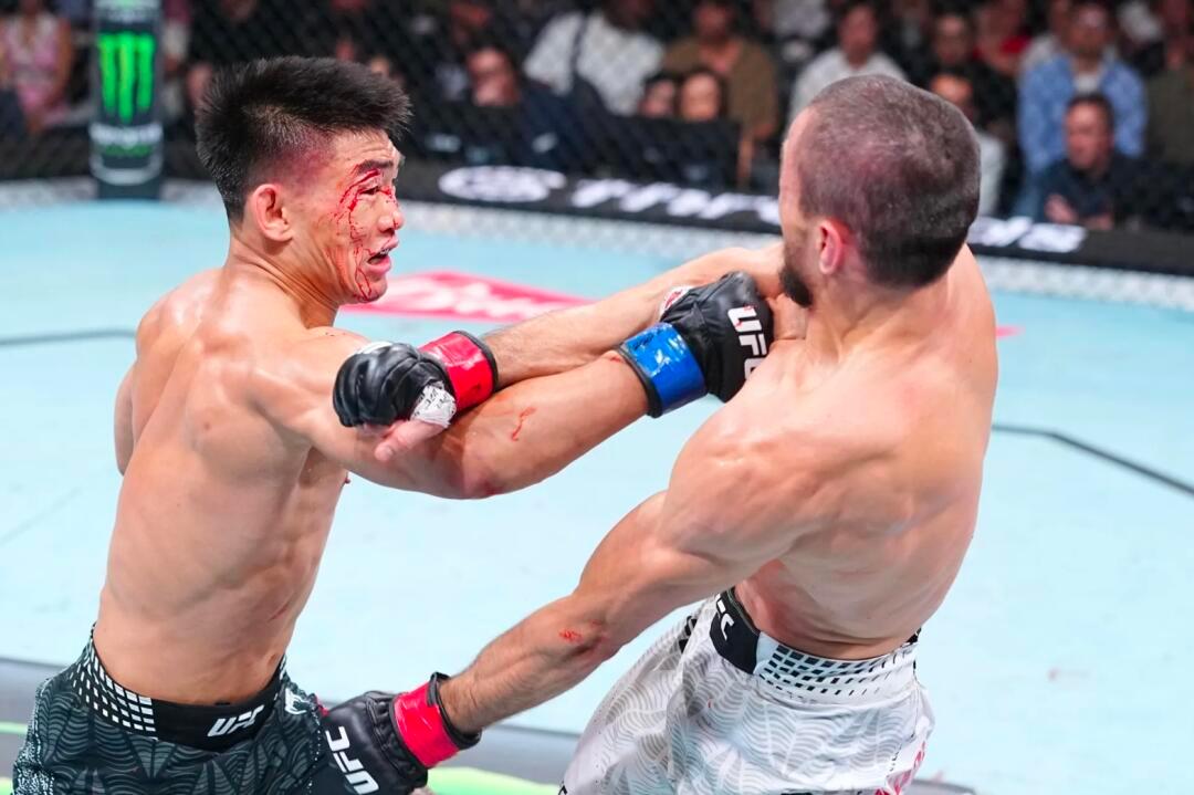 宋亚东胜率仅12%爆冷KO乌马尔赛前仅有12%的胜率，外界几乎一边倒看好对手。宋