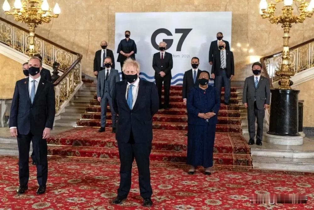 英法联军空袭叙利亚，小国弱国正如森林里的羊群，没有足够的力量保护自己，随时都会被