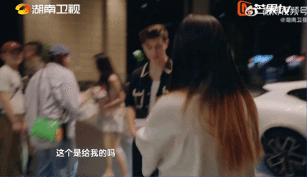 歌手直播艾略特给保洁员手写中文感谢信细节控狠狠心动！艾略特连感谢都格外用心，放弃