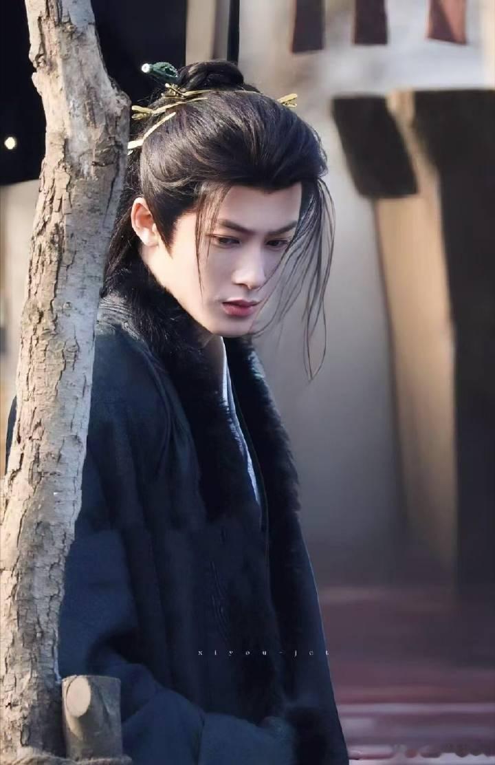 我天！这是狂飙的速度吧！檀健次 谢却山🫘话题播放量3亿了！！ 