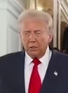 特朗普亚洲行赶上美军两架舰载机落水，这“收获”属实意外。当地时间10月26日下午