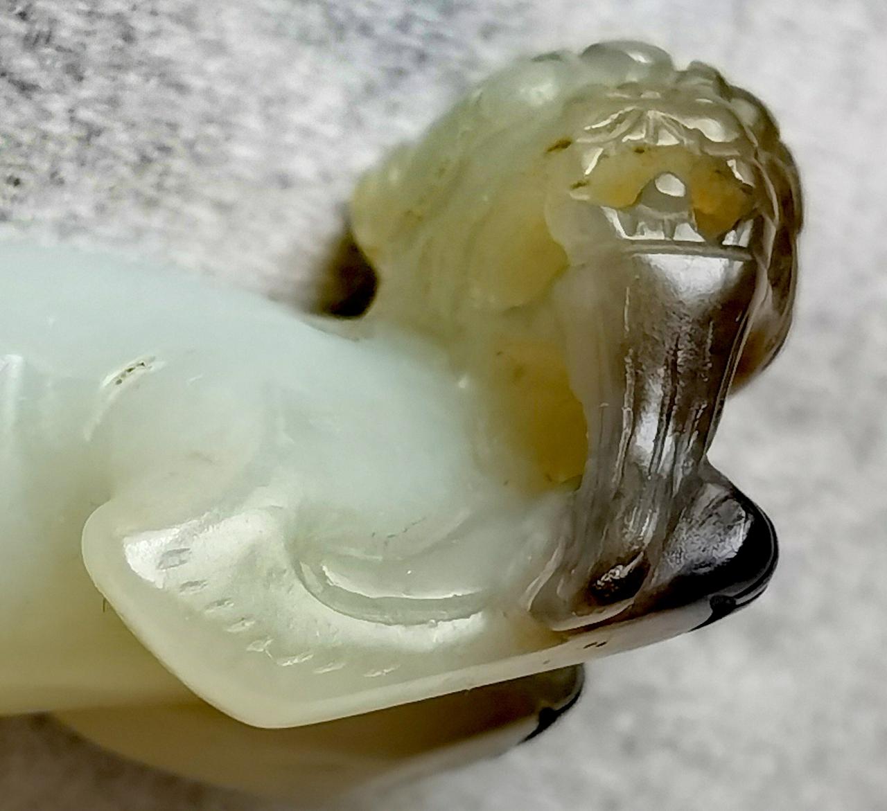 玉龙品鉴。
长度：5厘米。
重量：10.63克。
圆雕小玉龙。
手机拍摄，
手机